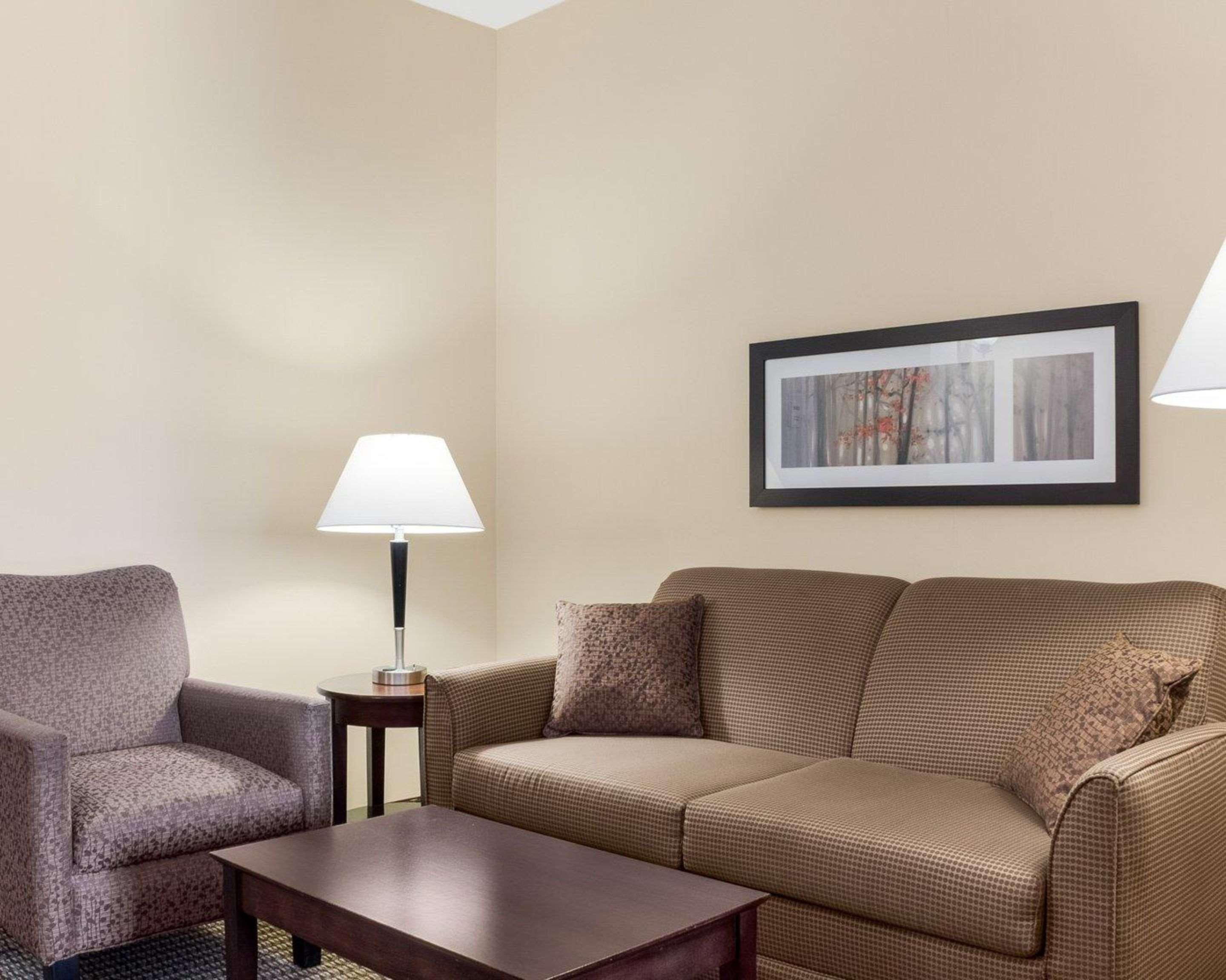 Comfort Suites Conference Center Rapid City Exteriör bild